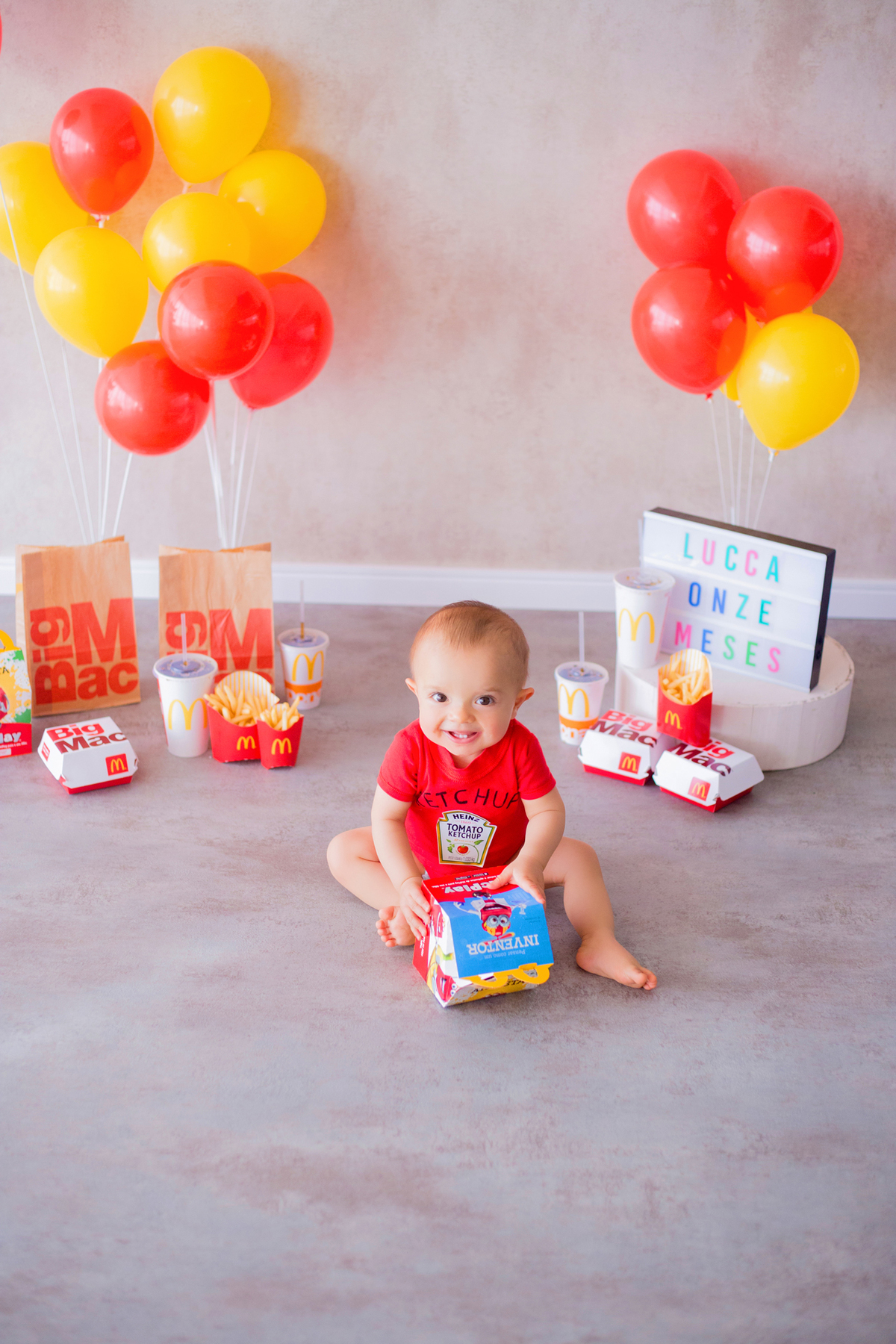 acompanhamento mensal de bebe caxias do sul figurino cenario tematico  personagem foto infantil serra gaucha fotografia familia mundo azul rosa ensaio fotografico crianca newborn baby menino menina smash the cake esmague o bolo