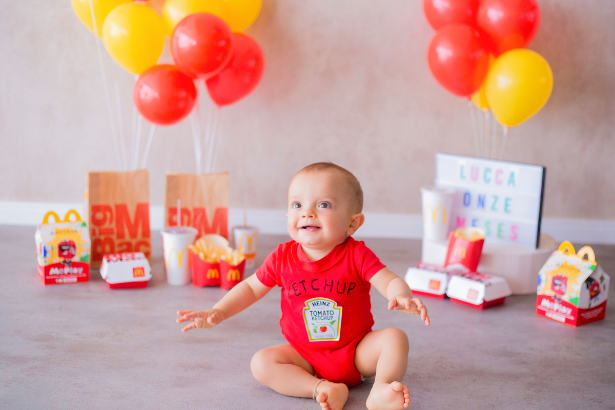 acompanhamento mensal de bebe caxias do sul figurino cenario tematico  personagem foto infantil serra gaucha fotografia familia mundo azul rosa ensaio fotografico crianca newborn baby menino menina smash the cake esmague o bolo