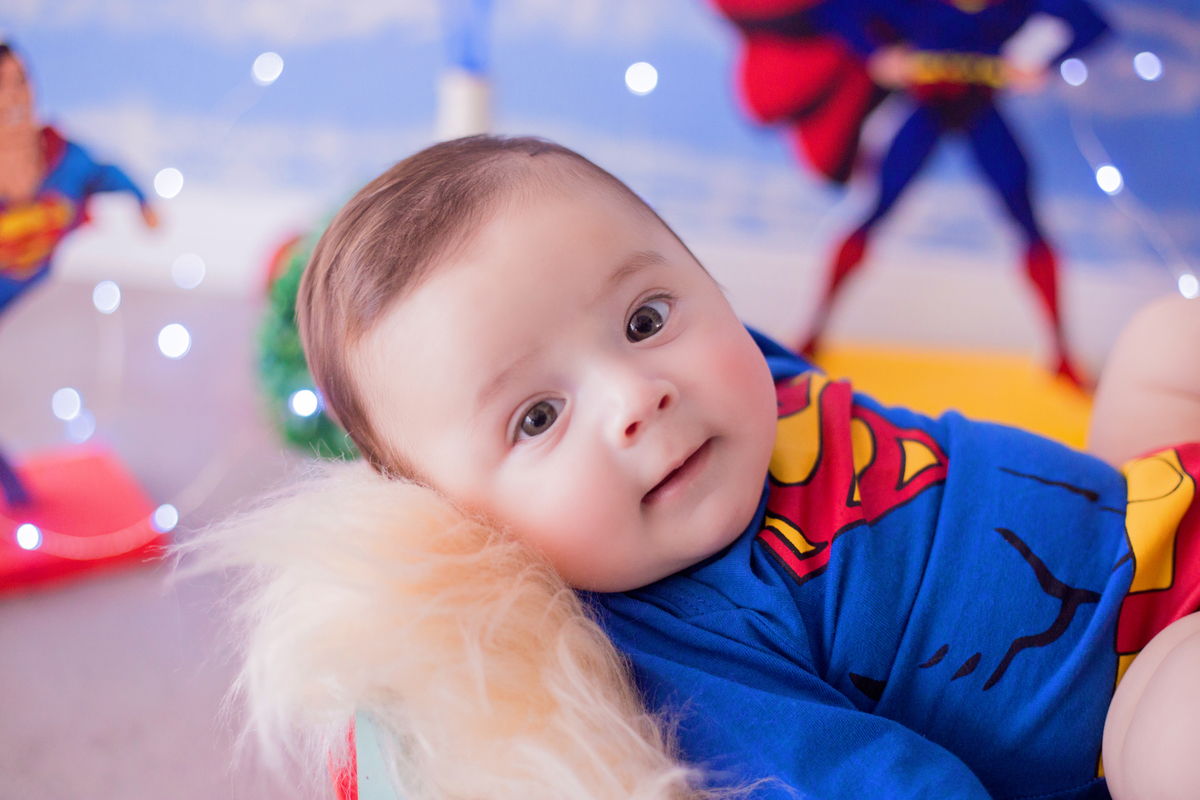 acompanhamento mensal de bebe caxias do sul figurino cenario tematico  personagem foto infantil serra gaucha fotografia familia mundo azul rosa ensaio fotografico crianca newborn baby menino menina smash the cake esmague o bolo superman superhomen