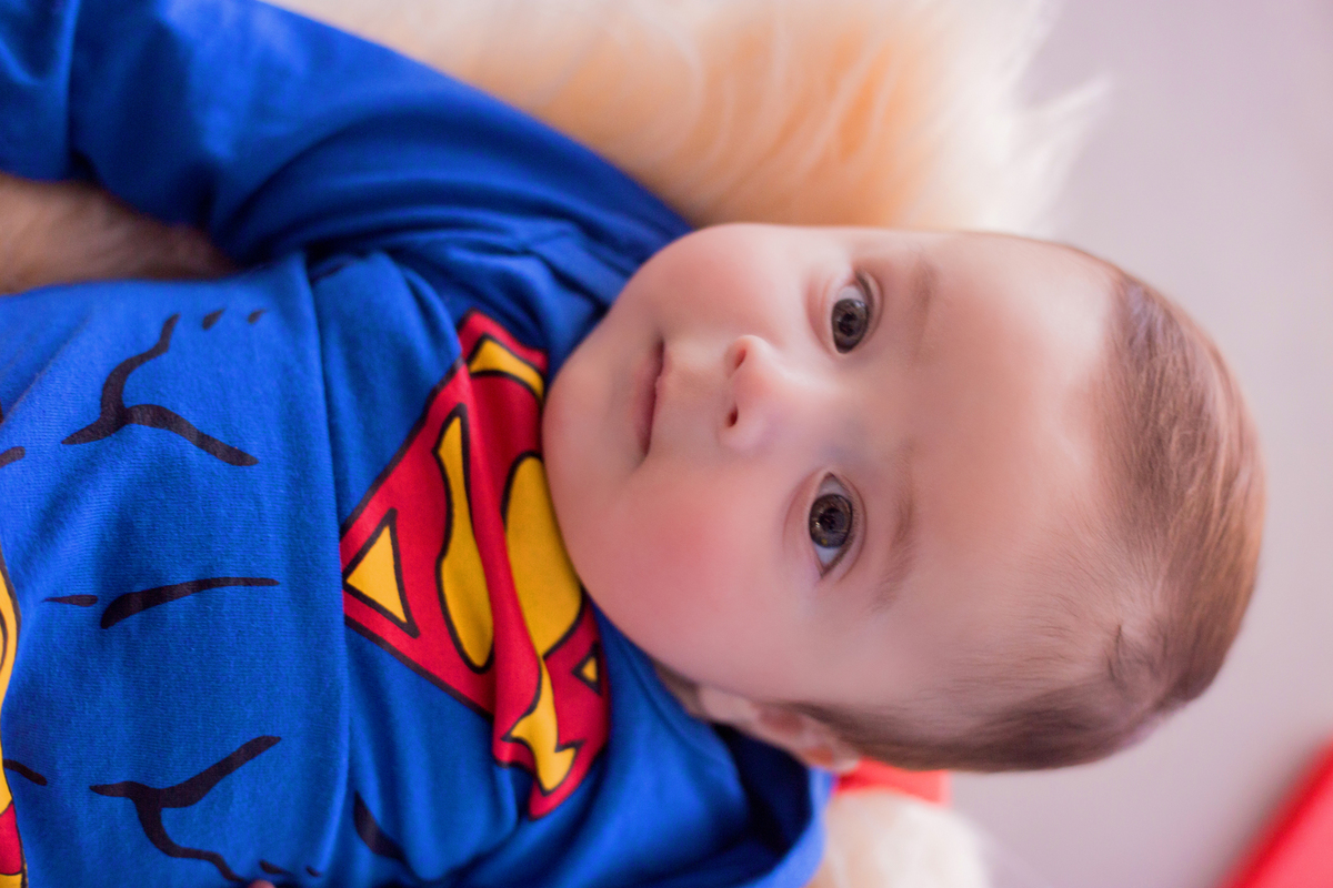 acompanhamento mensal de bebe caxias do sul figurino cenario tematico  personagem foto infantil serra gaucha fotografia familia mundo azul rosa ensaio fotografico crianca newborn baby menino menina smash the cake esmague o bolo superman superhomen