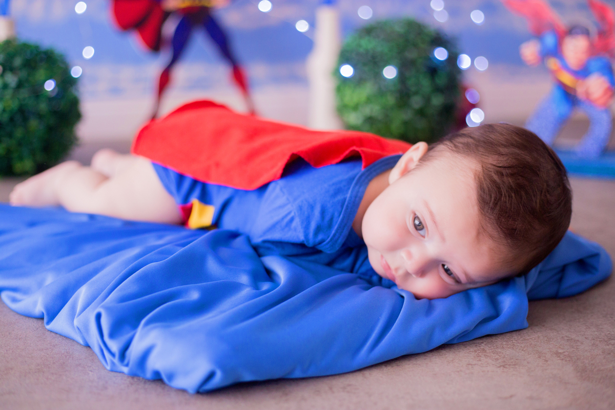 acompanhamento mensal de bebe caxias do sul figurino cenario tematico  personagem foto infantil serra gaucha fotografia familia mundo azul rosa ensaio fotografico crianca newborn baby menino menina smash the cake esmague o bolo superman superhomen