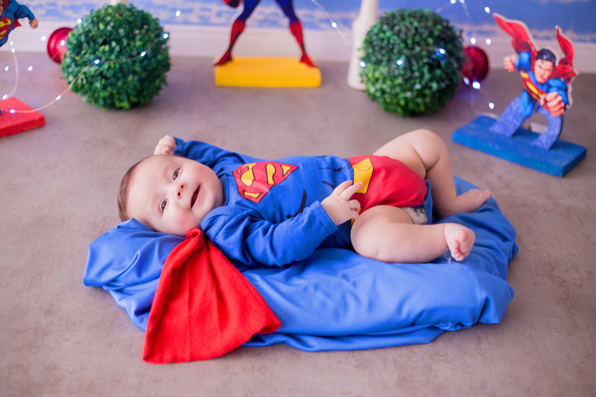 acompanhamento mensal de bebe caxias do sul figurino cenario tematico  personagem foto infantil serra gaucha fotografia familia mundo azul rosa ensaio fotografico crianca newborn baby menino menina smash the cake esmague o bolo superman superhomen