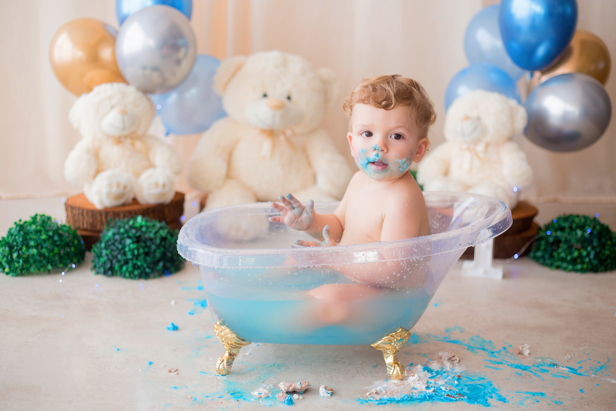 acompanhamento mensal de bebe caxias do sul figurino cenario tematico  personagem foto infantil serra gaucha fotografia familia mundo azul rosa ensaio fotografico crianca newborn baby menino menina smash the cake esmague o bolo frio ursos splash banheira