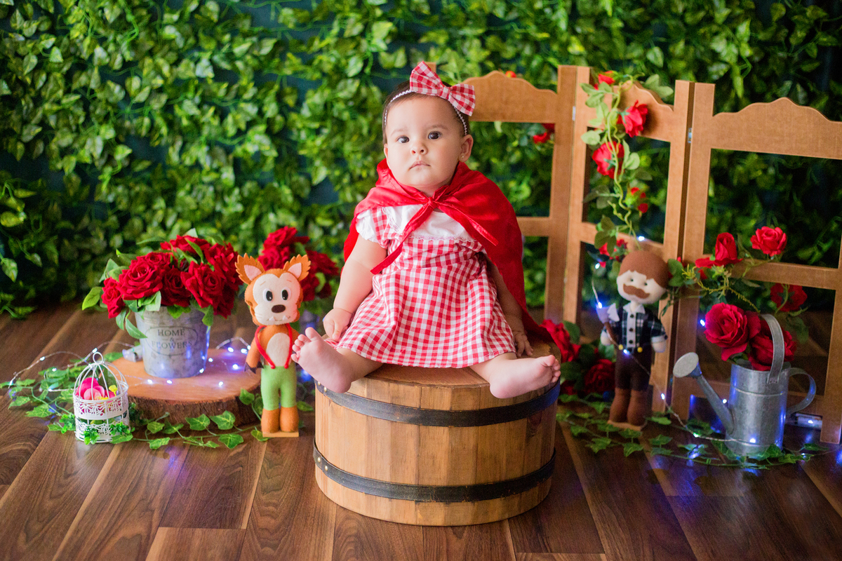 acompanhamento mensal de bebe caxias do sul figurino cenario tematico  personagem foto infantil serra gaucha fotografia familia mundo azul rosa ensaio fotografico crianca newborn baby menino menina smash the cake esmague o bolo frio chapéuzinho vermelho