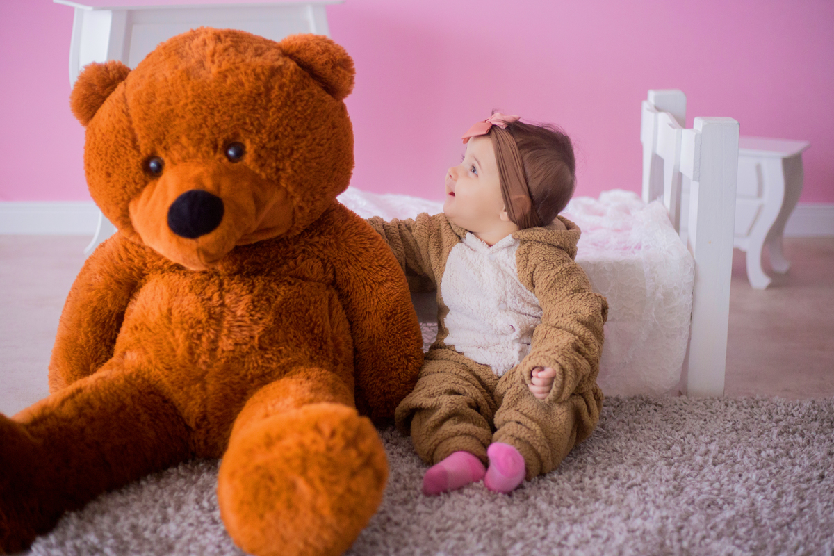 fotografia familia mundo azul rosa ensaio fotografico crianca newborn baby menino menina smash the cake esmague o bolo urso quarto inverno pijama