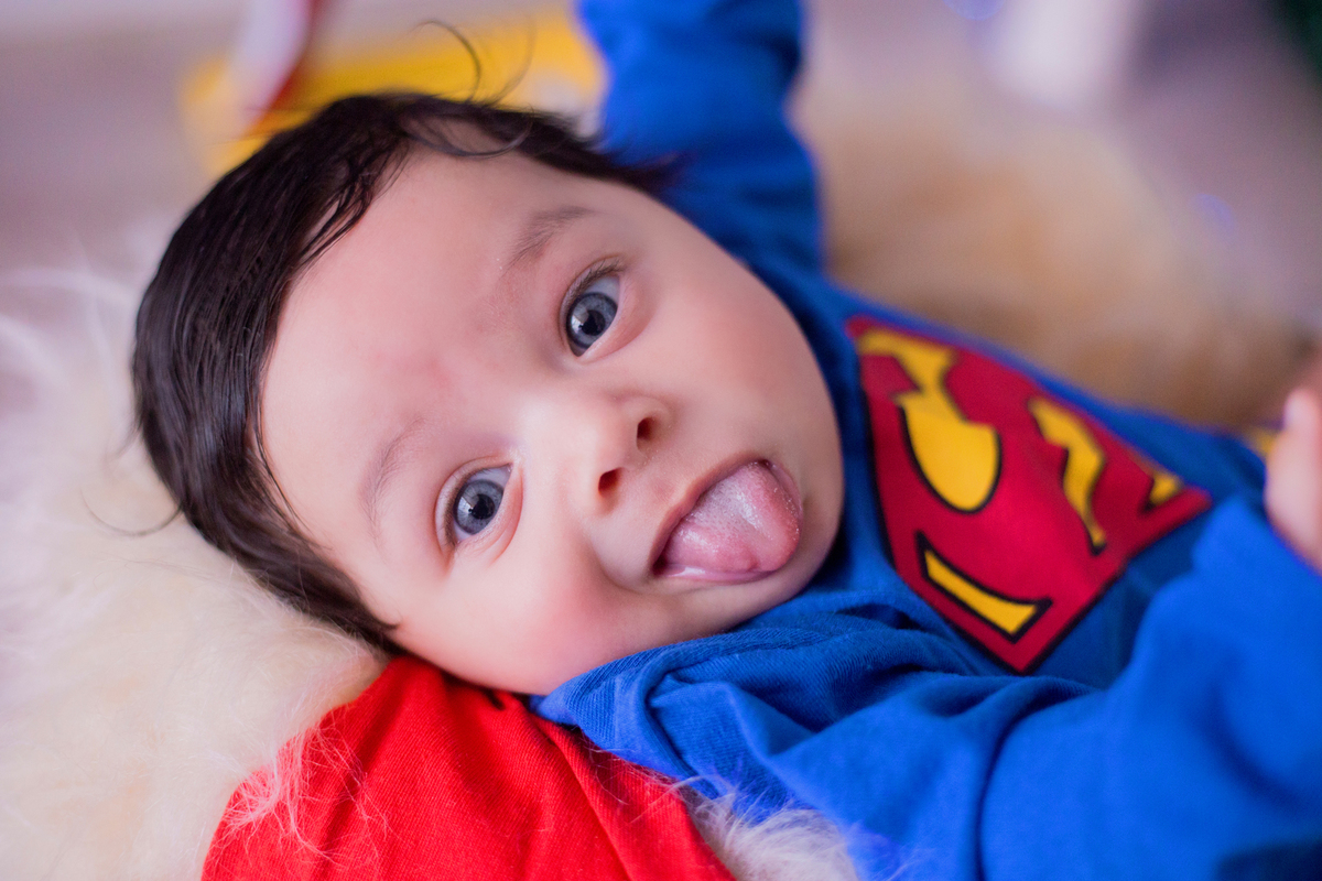 acompanhamento mensal de bebe caxias do sul figurino cenario tematico  personagem foto infantil serra gaucha fotografia familia mundo azul rosa ensaio fotografico crianca newborn baby menino menina smash the cake esmague o bolo superman superhomen