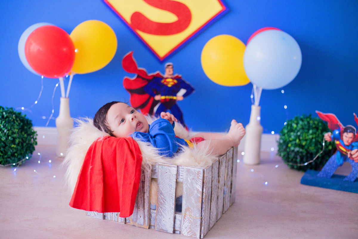 acompanhamento mensal de bebe caxias do sul figurino cenario tematico  personagem foto infantil serra gaucha fotografia familia mundo azul rosa ensaio fotografico crianca newborn baby menino menina smash the cake esmague o bolo superman superhomen
