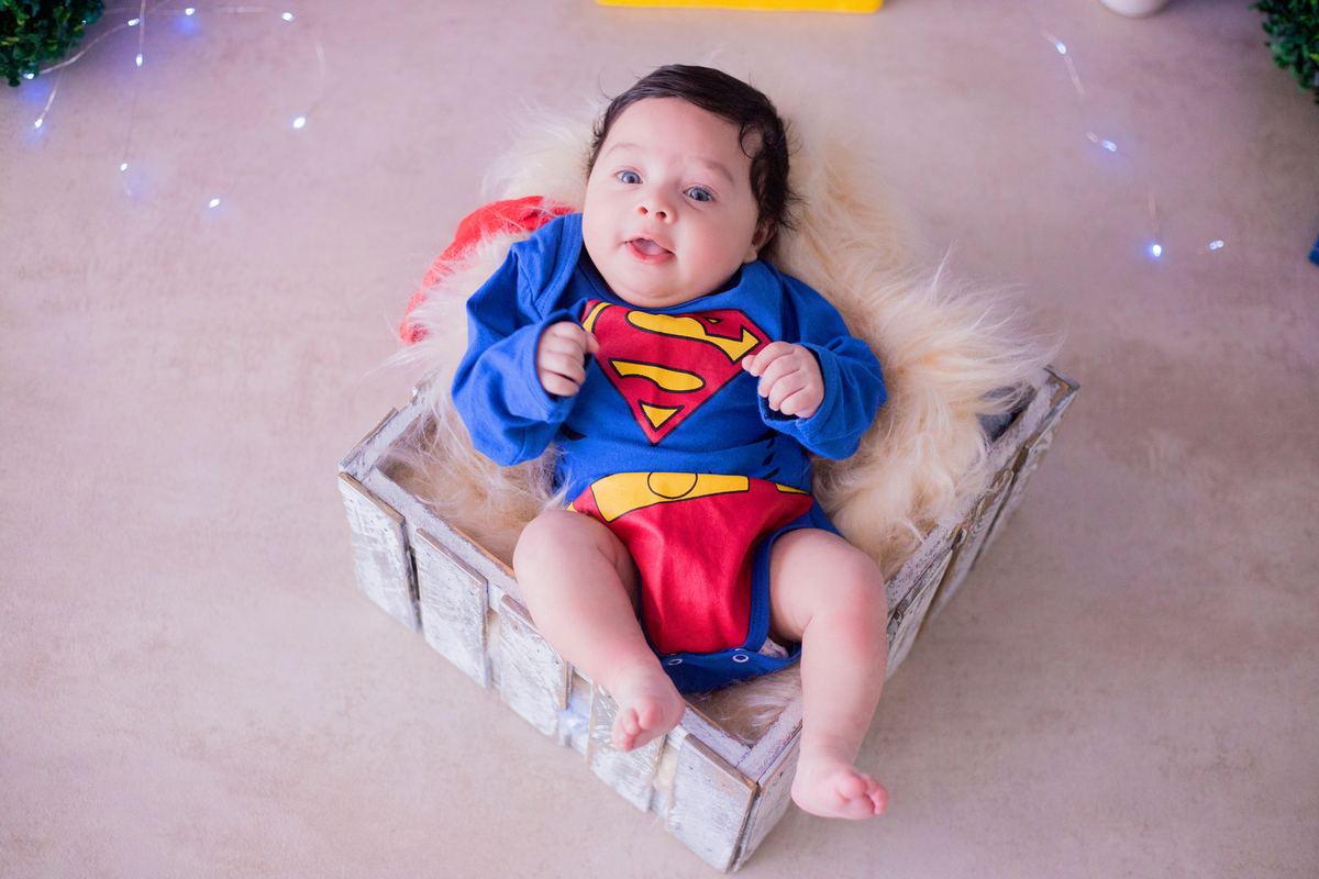 acompanhamento mensal de bebe caxias do sul figurino cenario tematico  personagem foto infantil serra gaucha fotografia familia mundo azul rosa ensaio fotografico crianca newborn baby menino menina smash the cake esmague o bolo superman superhomen