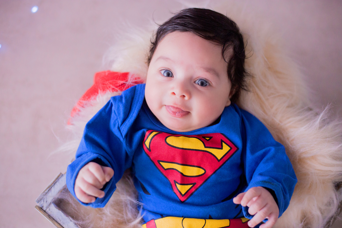 acompanhamento mensal de bebe caxias do sul figurino cenario tematico  personagem foto infantil serra gaucha fotografia familia mundo azul rosa ensaio fotografico crianca newborn baby menino menina smash the cake esmague o bolo superman superhomen