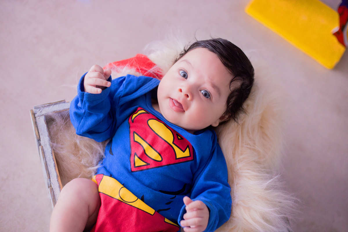 acompanhamento mensal de bebe caxias do sul figurino cenario tematico  personagem foto infantil serra gaucha fotografia familia mundo azul rosa ensaio fotografico crianca newborn baby menino menina smash the cake esmague o bolo superman superhomen