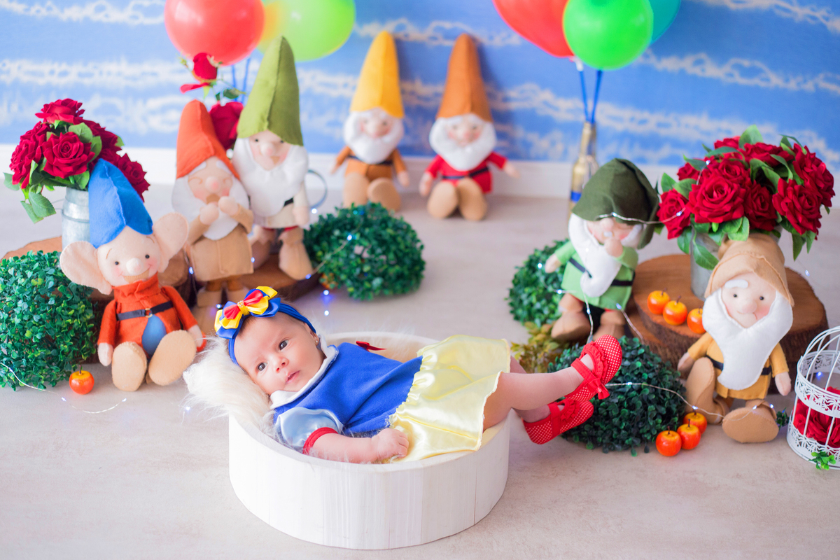 acompanhamento mensal de bebe caxias do sul figurino cenario tematico  personagem foto infantil serra gaucha fotografia familia mundo azul rosa ensaio fotografico crianca newborn baby menino menina smash the cake esmague o bolo branca de neve snow white