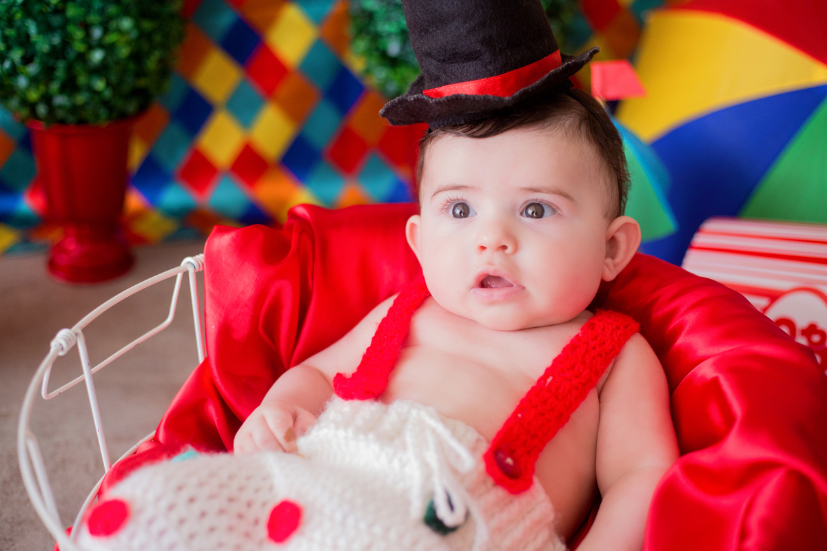 acompanhamento mensal de bebe caxias do sul figurino cenario tematico  personagem foto infantil serra gaucha fotografia familia mundo azul rosa ensaio fotografico crianca newborn baby menino menina smash the cake esmague o bolo circo palhaço