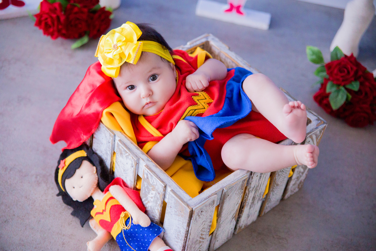 acompanhamento mensal de bebe caxias do sul figurino cenario tematico  personagem foto infantil serra gaucha fotografia familia mundo azul rosa ensaio fotografico crianca newborn baby menino menina smash the cake esmague o bolo wonder woman