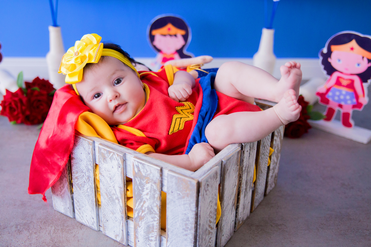 acompanhamento mensal de bebe caxias do sul figurino cenario tematico  personagem foto infantil serra gaucha fotografia familia mundo azul rosa ensaio fotografico crianca newborn baby menino menina smash the cake esmague o bolo wonder woman