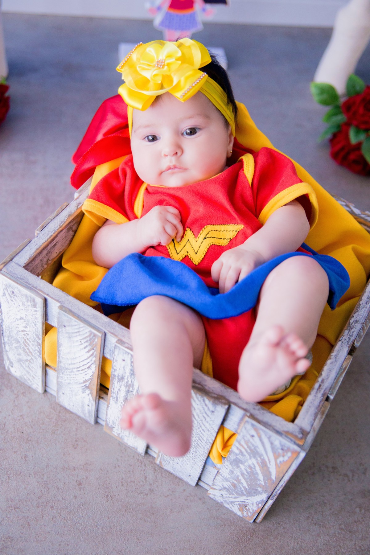 acompanhamento mensal de bebe caxias do sul figurino cenario tematico  personagem foto infantil serra gaucha fotografia familia mundo azul rosa ensaio fotografico crianca newborn baby menino menina smash the cake esmague o bolo wonder woman