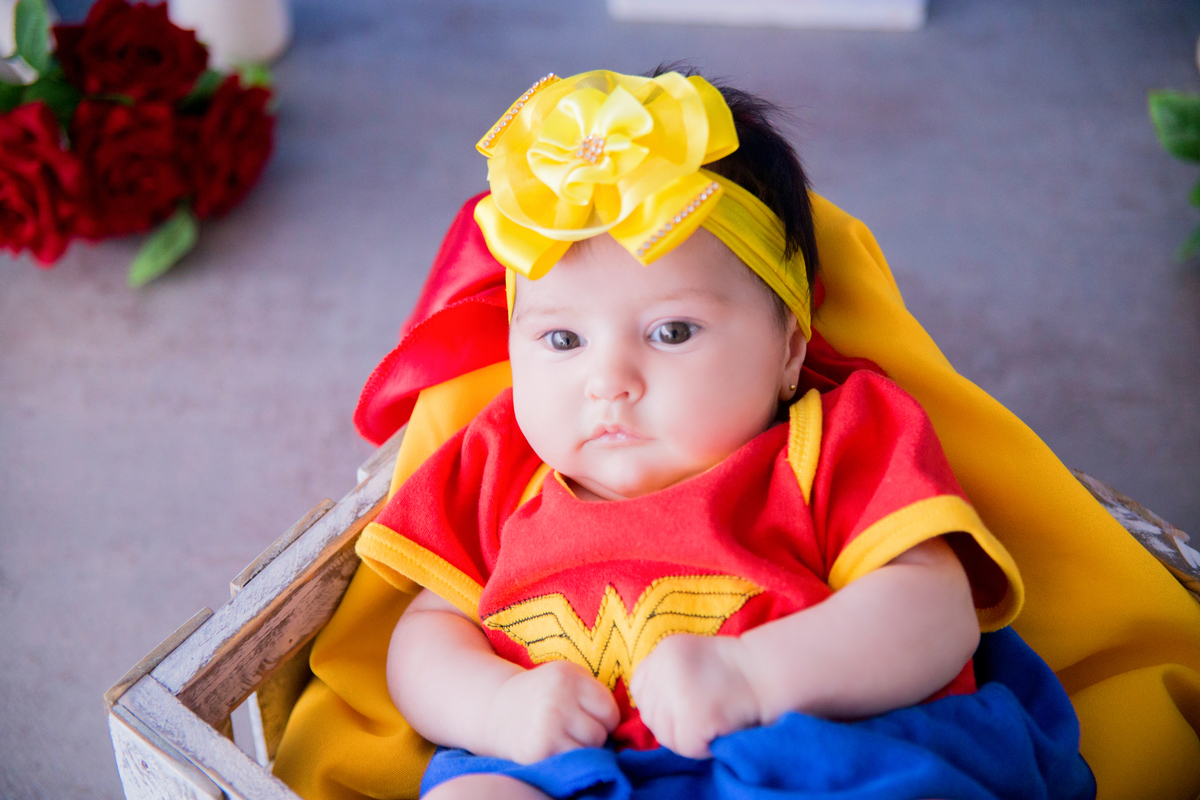 acompanhamento mensal de bebe caxias do sul figurino cenario tematico  personagem foto infantil serra gaucha fotografia familia mundo azul rosa ensaio fotografico crianca newborn baby menino menina smash the cake esmague o bolo wonder woman