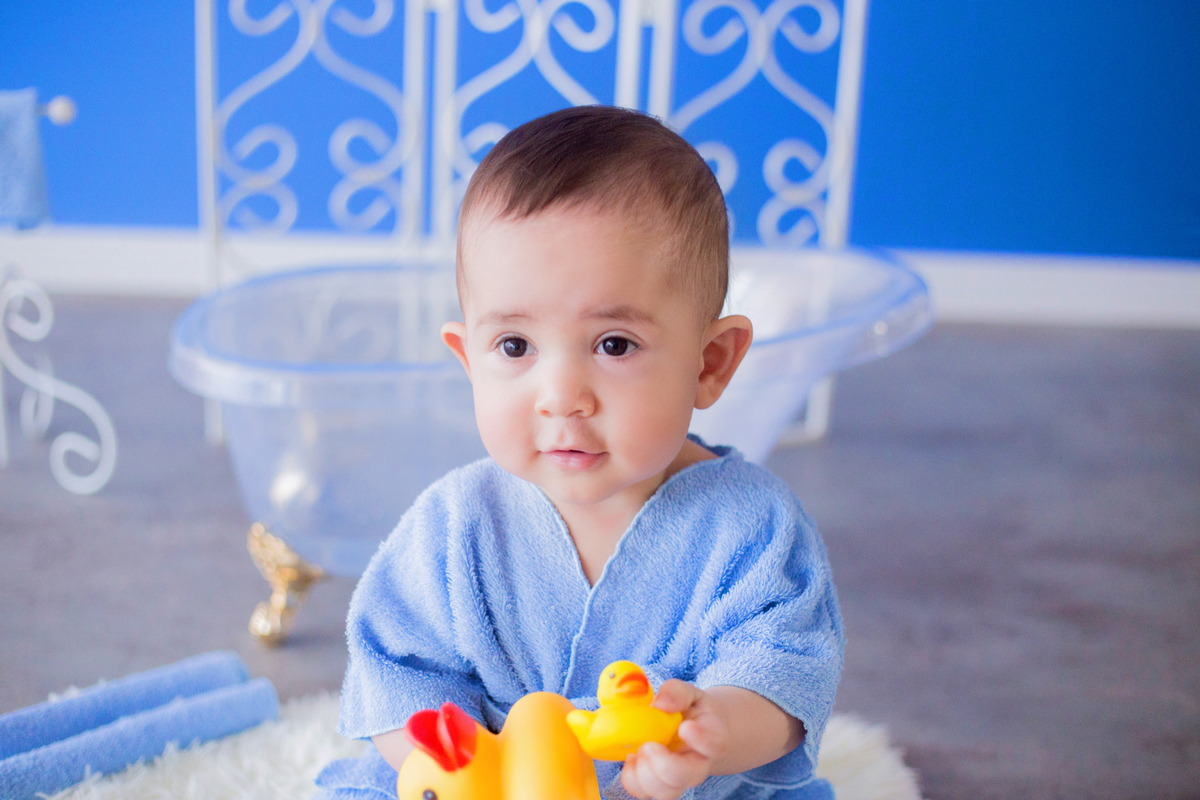 acompanhamento mensal de bebe caxias do sul figurino cenario tematico  personagem foto infantil serra gaucha fotografia familia mundo azul rosa ensaio fotografico crianca newborn baby menino menina smash the cake esmague o bolo bath banheira transparente