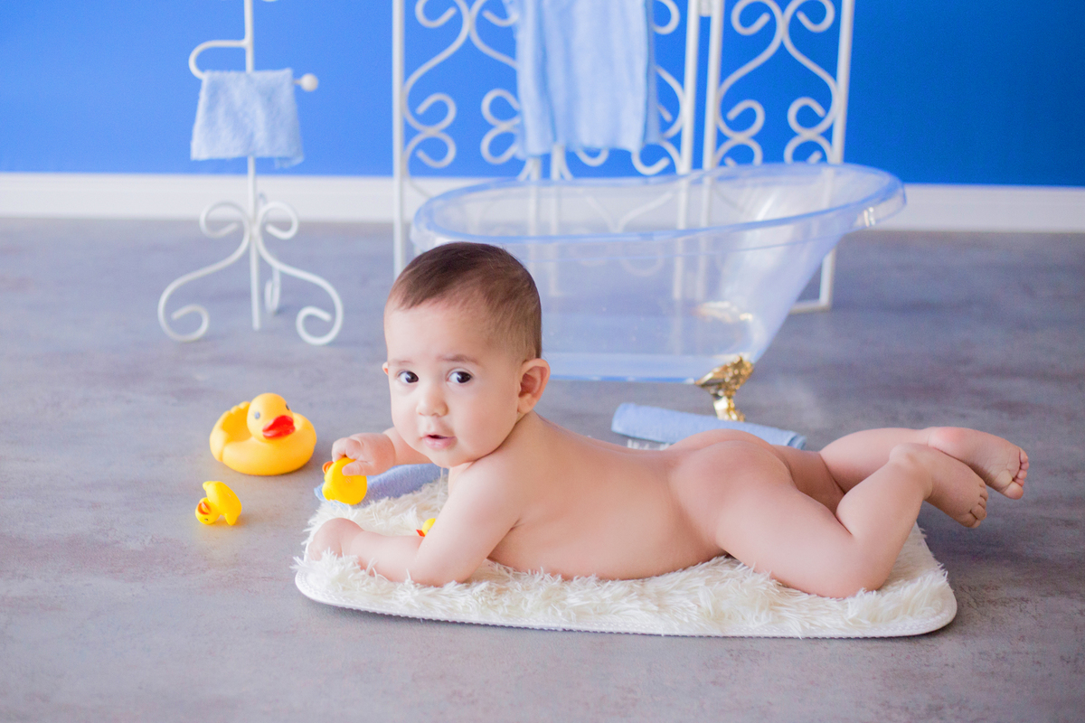 acompanhamento mensal de bebe caxias do sul figurino cenario tematico  personagem foto infantil serra gaucha fotografia familia mundo azul rosa ensaio fotografico crianca newborn baby menino menina smash the cake esmague o bolo bath banheira transparente