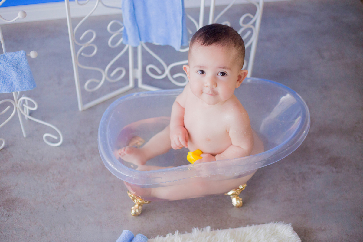 acompanhamento mensal de bebe caxias do sul figurino cenario tematico  personagem foto infantil serra gaucha fotografia familia mundo azul rosa ensaio fotografico crianca newborn baby menino menina smash the cake esmague o bolo bath banheira transparente