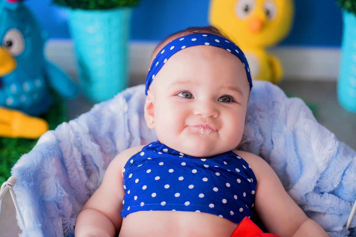 acompanhamento mensal de bebe caxias do sul figurino cenario tematico  personagem foto infantil serra gaucha fotografia familia mundo azul rosa ensaio fotografico crianca newborn baby menino menina smash the cake esmague o bolo galinha pintadinha