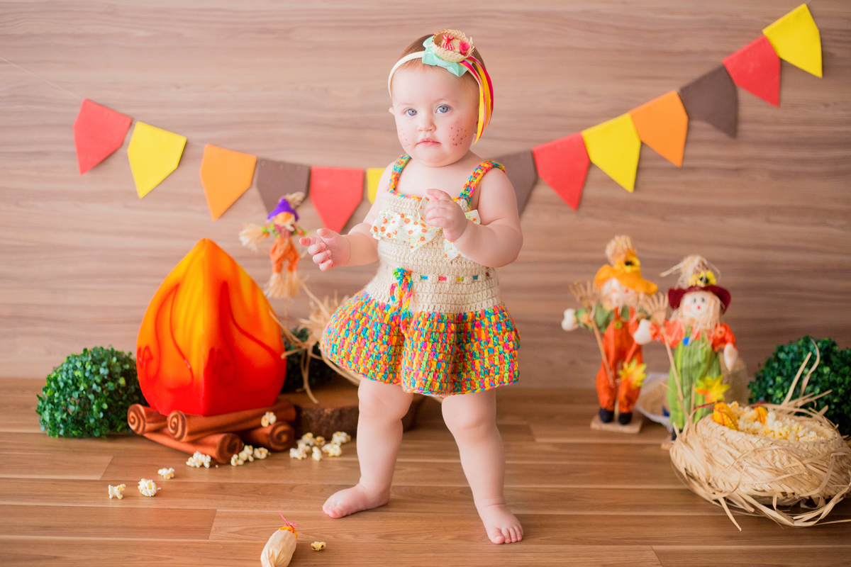 acompanhamento mensal de bebe caxias do sul figurino cenario tematico  personagem foto infantil serra gaucha fotografia familia mundo azul rosa ensaio fotografico crianca newborn baby menino menina smash the cake esmague o bolo festa junina arraia
