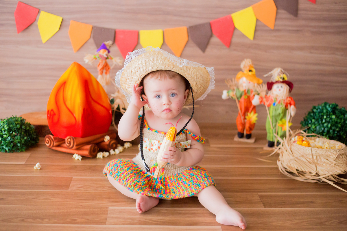 acompanhamento mensal de bebe caxias do sul figurino cenario tematico  personagem foto infantil serra gaucha fotografia familia mundo azul rosa ensaio fotografico crianca newborn baby menino menina smash the cake esmague o bolo festa junina arraia