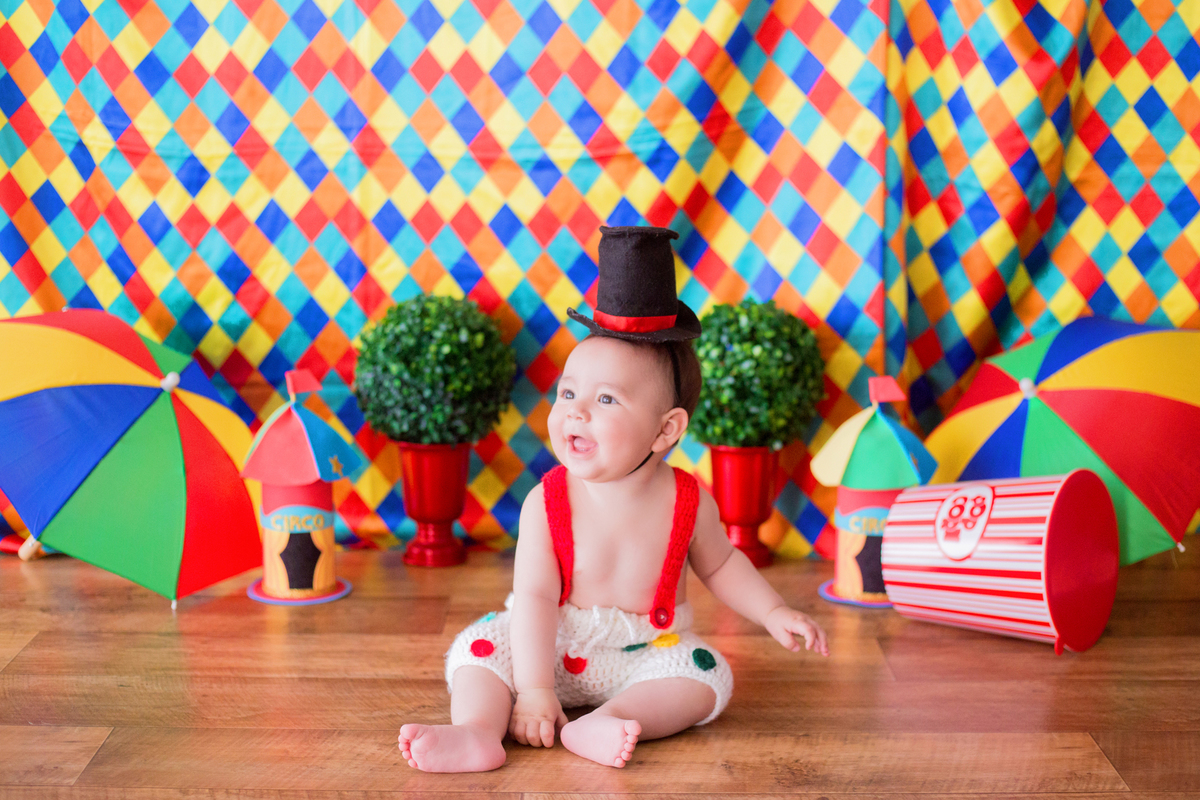 acompanhamento mensal de bebe caxias do sul figurino cenario tematico  personagem foto infantil serra gaucha fotografia familia mundo azul rosa ensaio fotografico crianca newborn baby menino menina smash the cake esmague o bolo circo palhaço