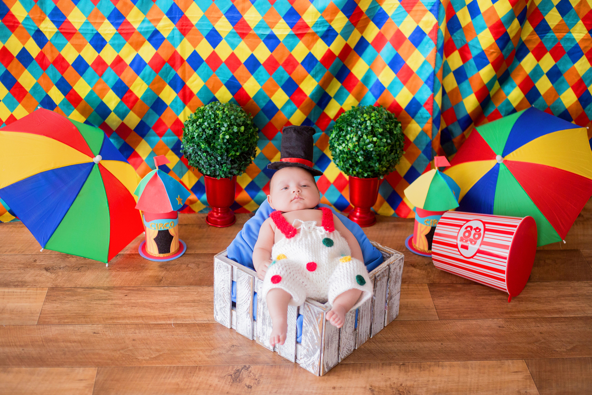 acompanhamento mensal de bebe caxias do sul figurino cenario tematico  personagem foto infantil serra gaucha fotografia familia mundo azul rosa ensaio fotografico crianca newborn baby menino menina smash the cake esmague o bolo circo palhaço