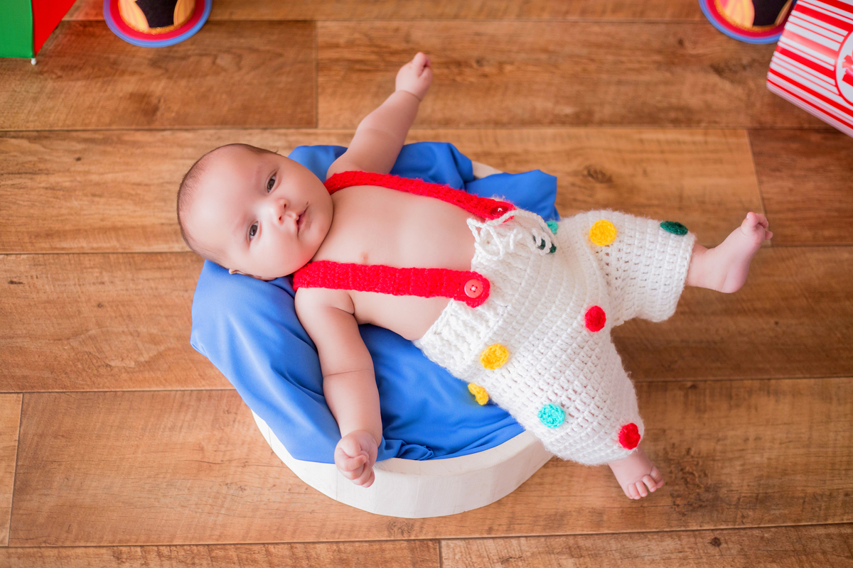 acompanhamento mensal de bebe caxias do sul figurino cenario tematico  personagem foto infantil serra gaucha fotografia familia mundo azul rosa ensaio fotografico crianca newborn baby menino menina smash the cake esmague o bolo circo palhaço