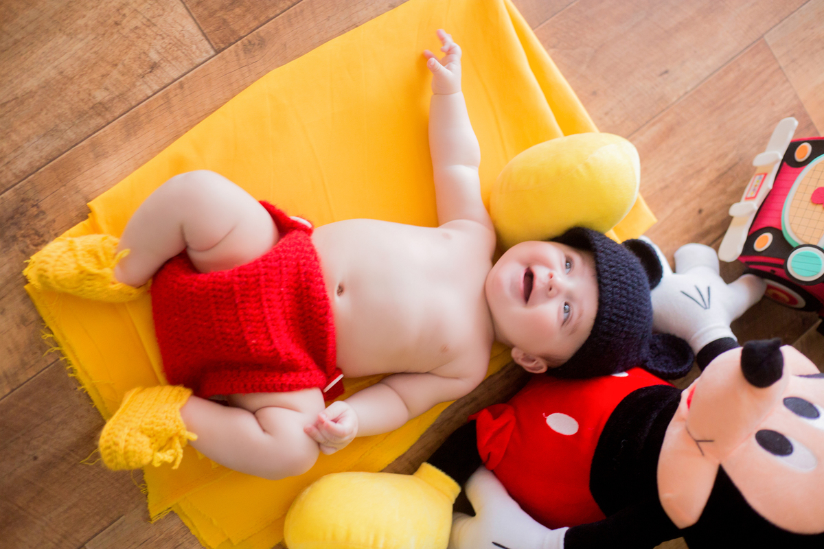 acompanhamento mensal de bebe caxias do sul figurino cenario tematico  personagem foto infantil serra gaucha fotografia familia mundo azul rosa ensaio fotografico crianca newborn baby menino menina smash the cake esmague o bolo mickey disney pluto