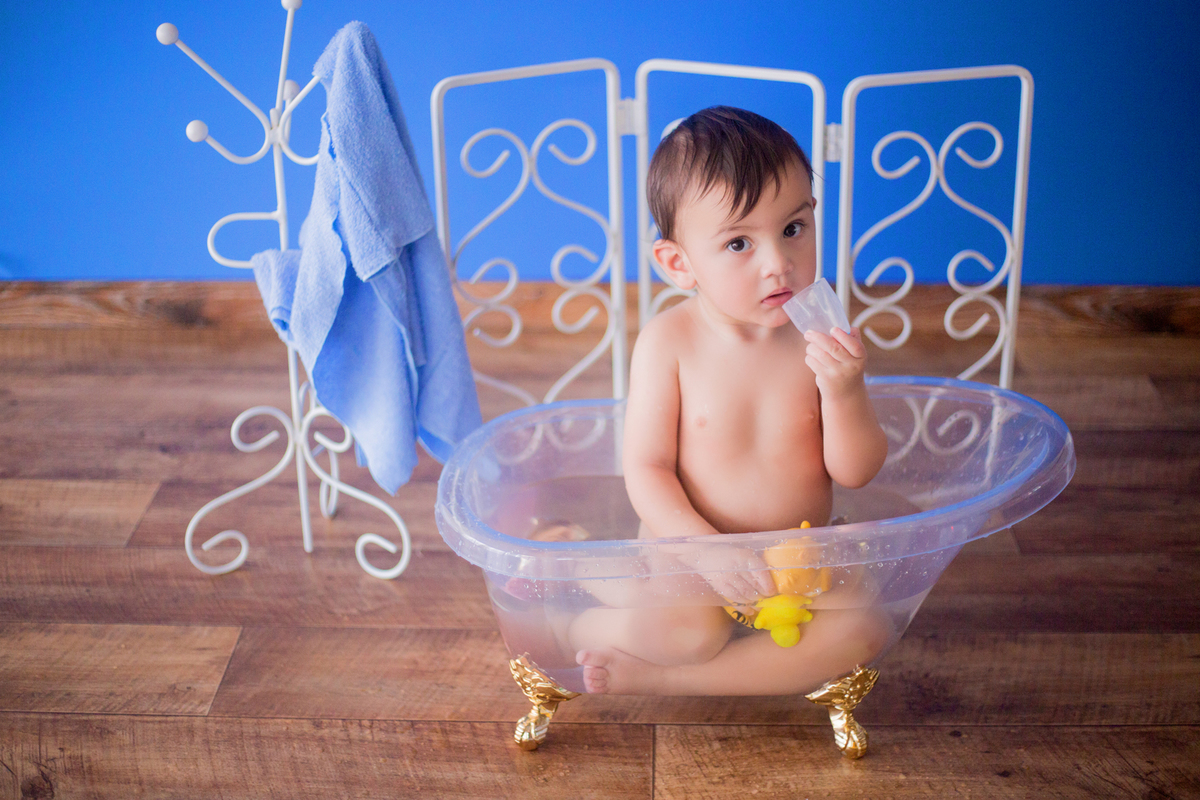 acompanhamento mensal de bebe caxias do sul figurino cenario tematico  personagem foto infantil serra gaucha fotografia familia mundo azul rosa ensaio fotografico crianca newborn baby menino menina smash the cake esmague o bolo banheira banho