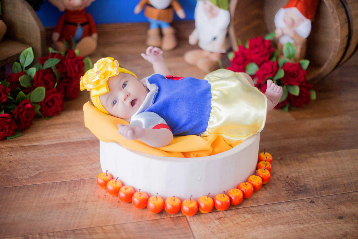 acompanhamento mensal de bebe caxias do sul figurino cenario tematico  personagem foto infantil serra gaucha fotografia familia mundo azul rosa ensaio fotografico crianca newborn baby menino menina smash the cake esmague o bolo banheira banho branca de ne