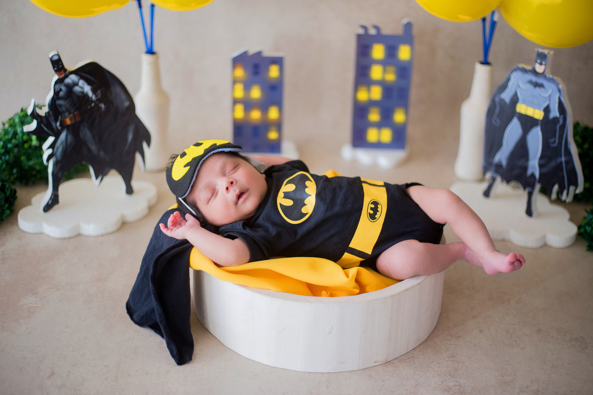 acompanhamento mensal de bebe caxias do sul figurino cenario tematico  personagem foto infantil serra gaucha fotografia familia mundo azul rosa ensaio fotografico crianca newborn baby menino menina smash the cake esmague o bolo batman