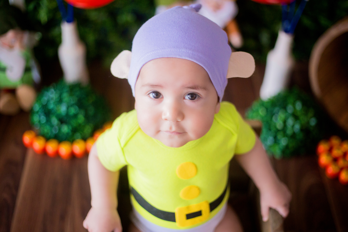 acompanhamento mensal de bebe caxias do sul figurino cenario tematico  personagem foto infantil serra gaucha fotografia familia mundo azul rosa ensaio fotografico crianca newborn baby menino menina smash the cake esmague o bolo sete anoes branca de neve