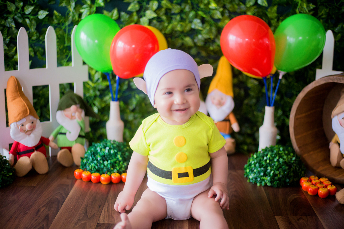 acompanhamento mensal de bebe caxias do sul figurino cenario tematico  personagem foto infantil serra gaucha fotografia familia mundo azul rosa ensaio fotografico crianca newborn baby menino menina smash the cake esmague o bolo sete anoes branca de neve