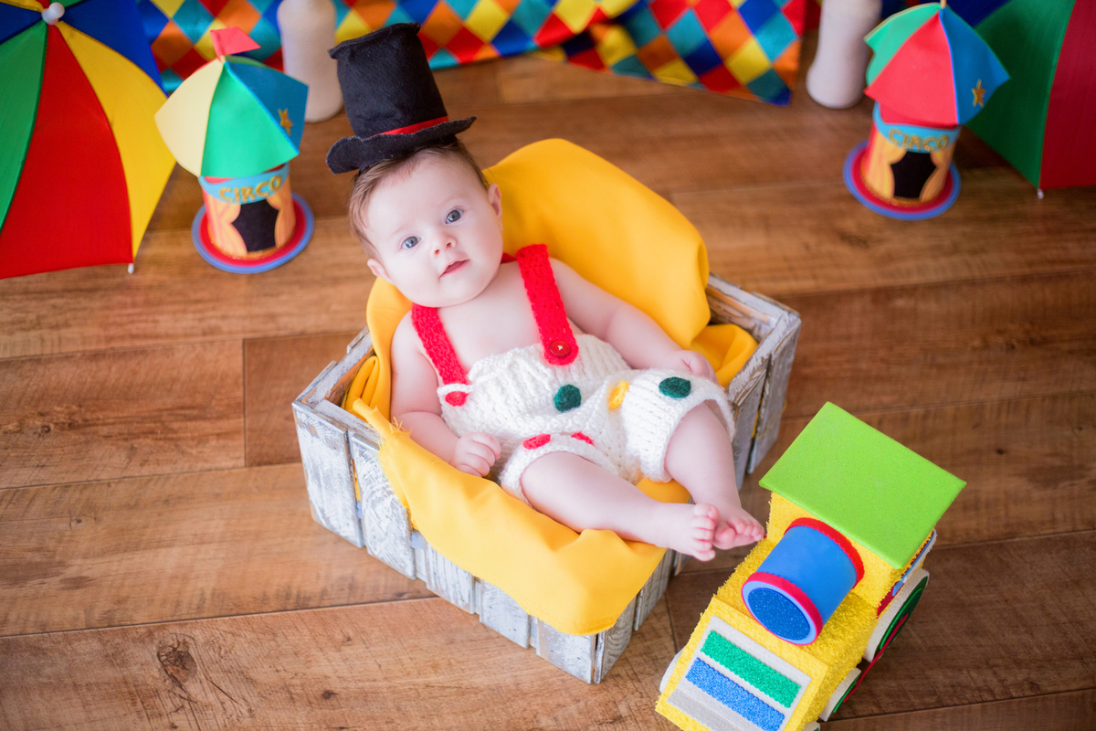 acompanhamento mensal de bebe caxias do sul figurino cenario tematico  personagem foto infantil serra gaucha fotografia familia mundo azul rosa ensaio fotografico crianca newborn baby menino menina smash the cake esmague o bolo banheira cachorrinho circo
