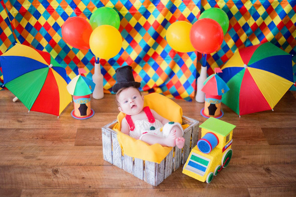 acompanhamento mensal de bebe caxias do sul figurino cenario tematico  personagem foto infantil serra gaucha fotografia familia mundo azul rosa ensaio fotografico crianca newborn baby menino menina smash the cake esmague o bolo banheira cachorrinho circo