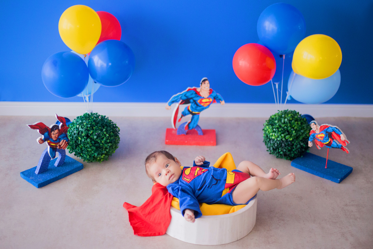 acompanhamento mensal de bebe caxias do sul figurino cenario tematico  personagem foto infantil serra gaucha fotografia familia mundo azul rosa ensaio fotografico crianca newborn baby menino menina smash the cake esmague o bolo banheira superman