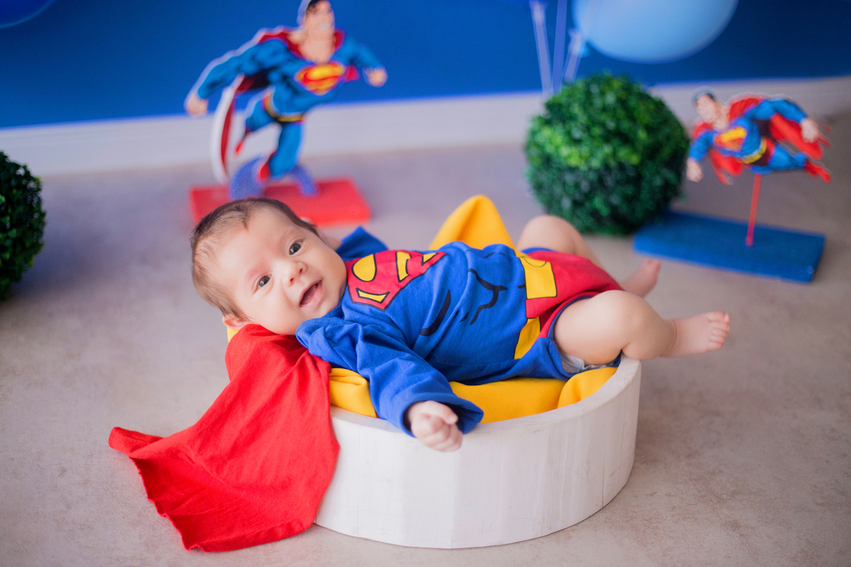acompanhamento mensal de bebe caxias do sul figurino cenario tematico  personagem foto infantil serra gaucha fotografia familia mundo azul rosa ensaio fotografico crianca newborn baby menino menina smash the cake esmague o bolo banheira superman