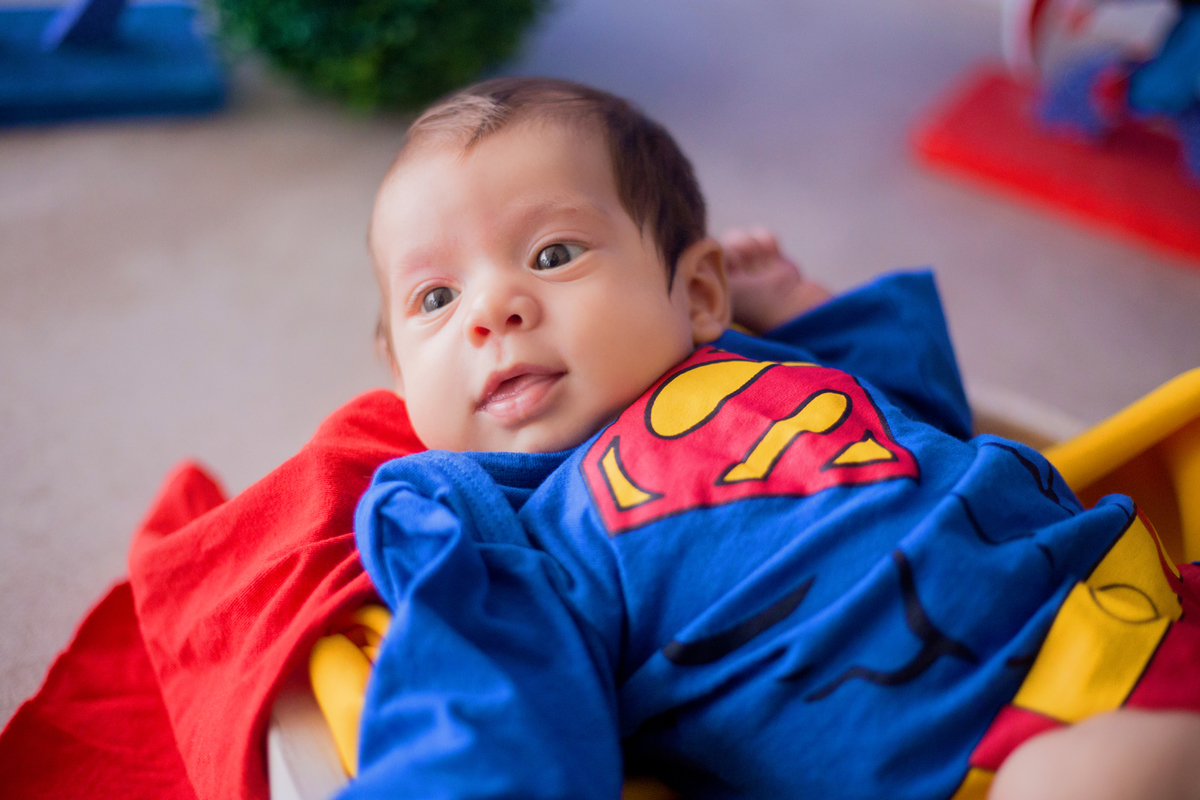acompanhamento mensal de bebe caxias do sul figurino cenario tematico  personagem foto infantil serra gaucha fotografia familia mundo azul rosa ensaio fotografico crianca newborn baby menino menina smash the cake esmague o bolo banheira superman