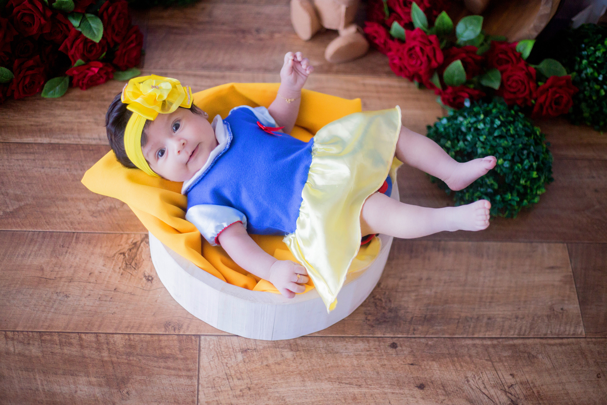 acompanhamento mensal de bebe caxias do sul figurino cenario tematico  personagem foto infantil serra gaucha fotografia familia mundo azul rosa ensaio fotografico crianca newborn baby menino menina smash the cake esmague o bolo banheira snow white