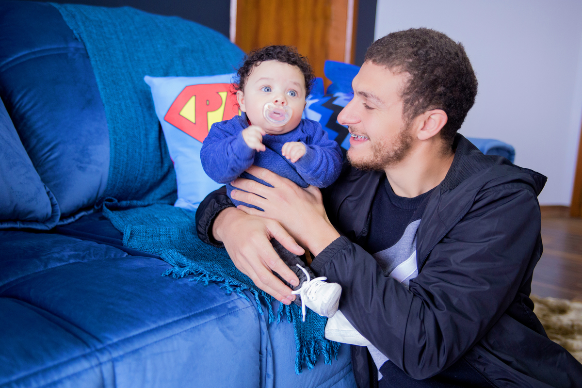 acompanhamento mensal de bebe caxias do sul figurino cenario tematico  personagem foto infantil serra gaucha fotografia familia mundo azul rosa ensaio fotografico crianca newborn baby menino menina smash the cake esmague o bolo banheira dia dos pais