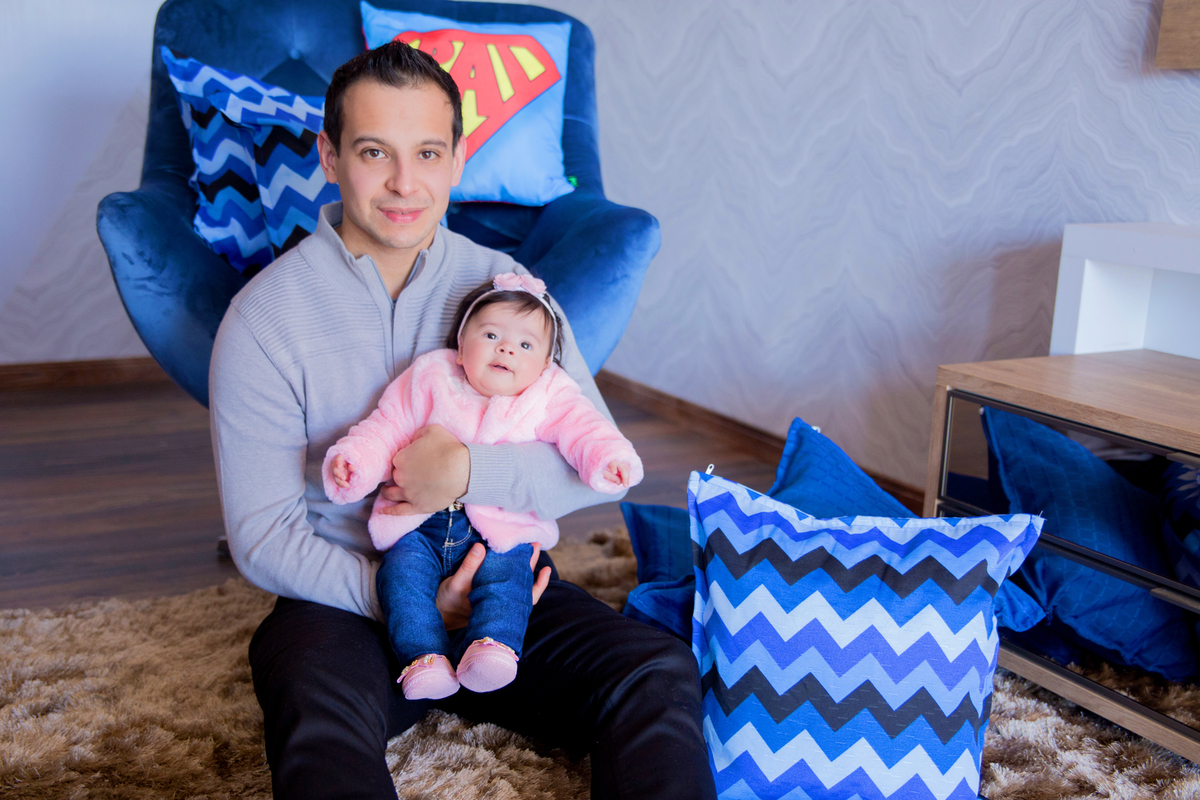 acompanhamento mensal de bebe caxias do sul figurino cenario tematico  personagem foto infantil serra gaucha fotografia familia mundo azul rosa ensaio fotografico crianca newborn baby menino menina smash the cake esmague o bolo banheira dia dos pais