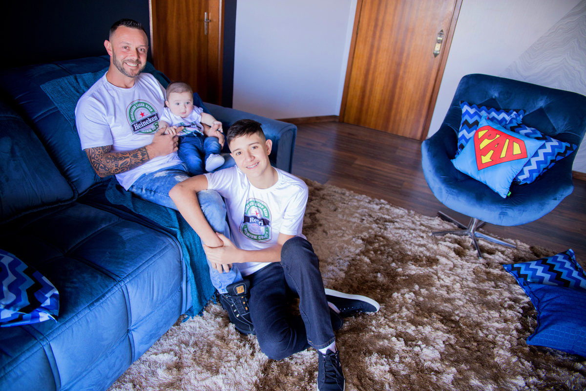 acompanhamento mensal de bebe caxias do sul figurino cenario tematico  personagem foto infantil serra gaucha fotografia familia mundo azul rosa ensaio fotografico crianca newborn baby menino menina smash the cake esmague o bolo banheira dia dos pais