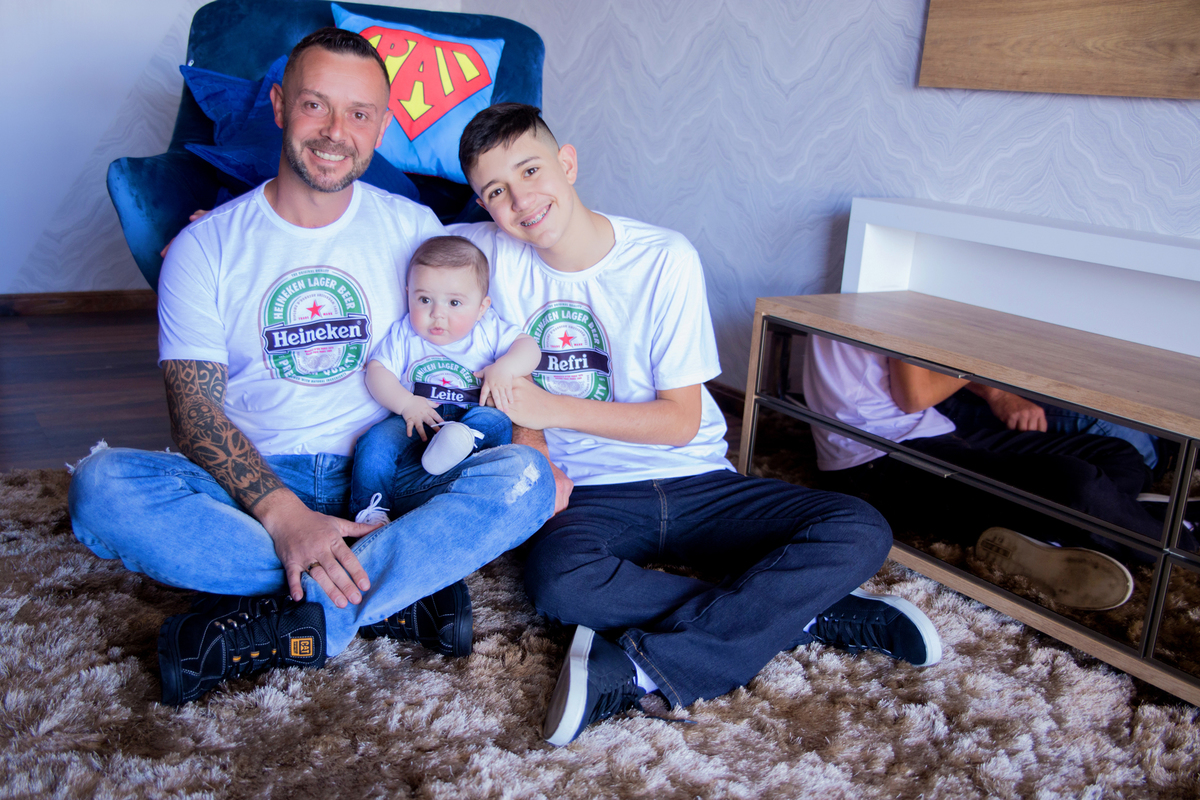 acompanhamento mensal de bebe caxias do sul figurino cenario tematico  personagem foto infantil serra gaucha fotografia familia mundo azul rosa ensaio fotografico crianca newborn baby menino menina smash the cake esmague o bolo banheira dia dos pais