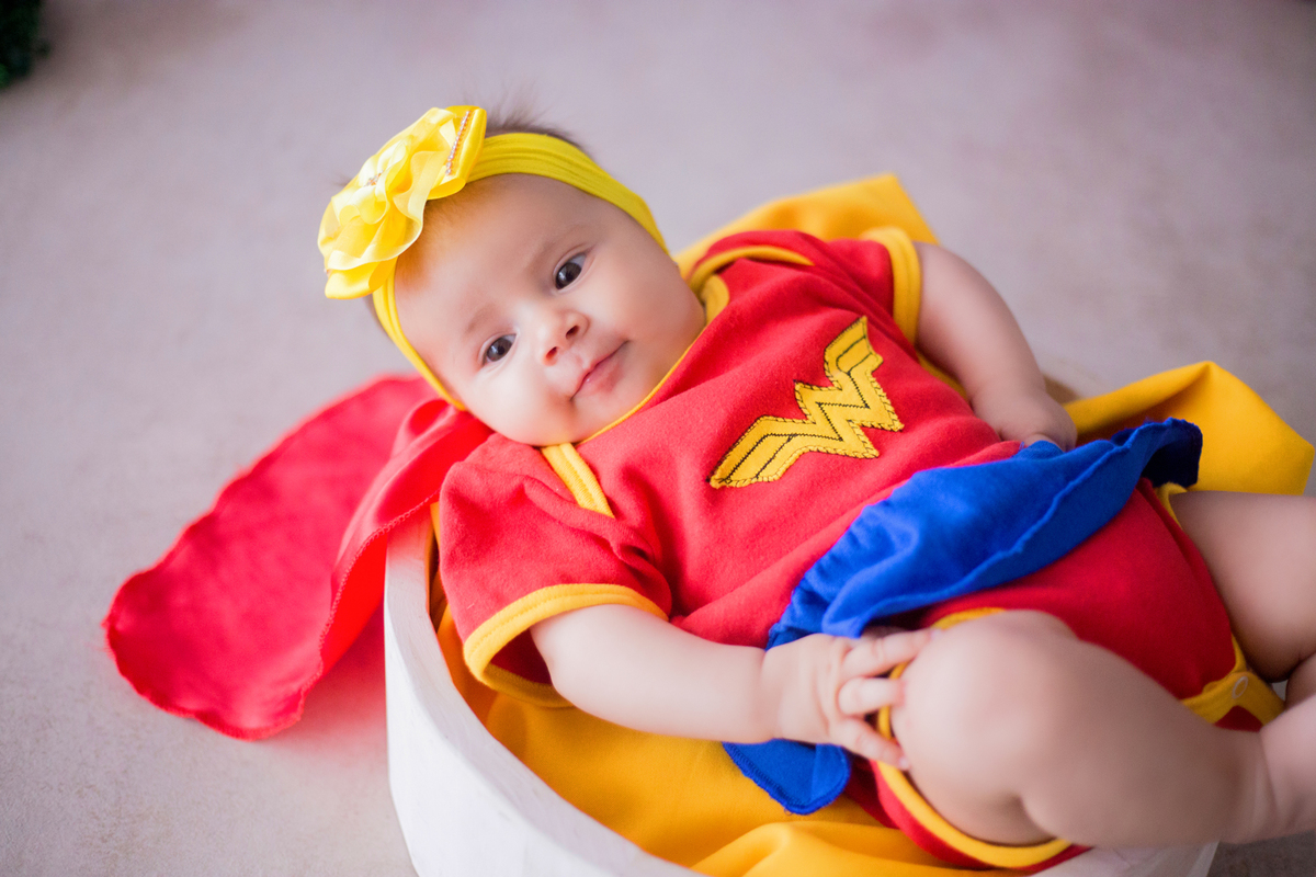 acompanhamento mensal de bebe caxias do sul figurino cenario tematico  personagem foto infantil serra gaucha fotografia familia mundo azul rosa ensaio fotografico crianca newborn baby menino menina smash the cake esmague o bolo banheira mulher maravilha