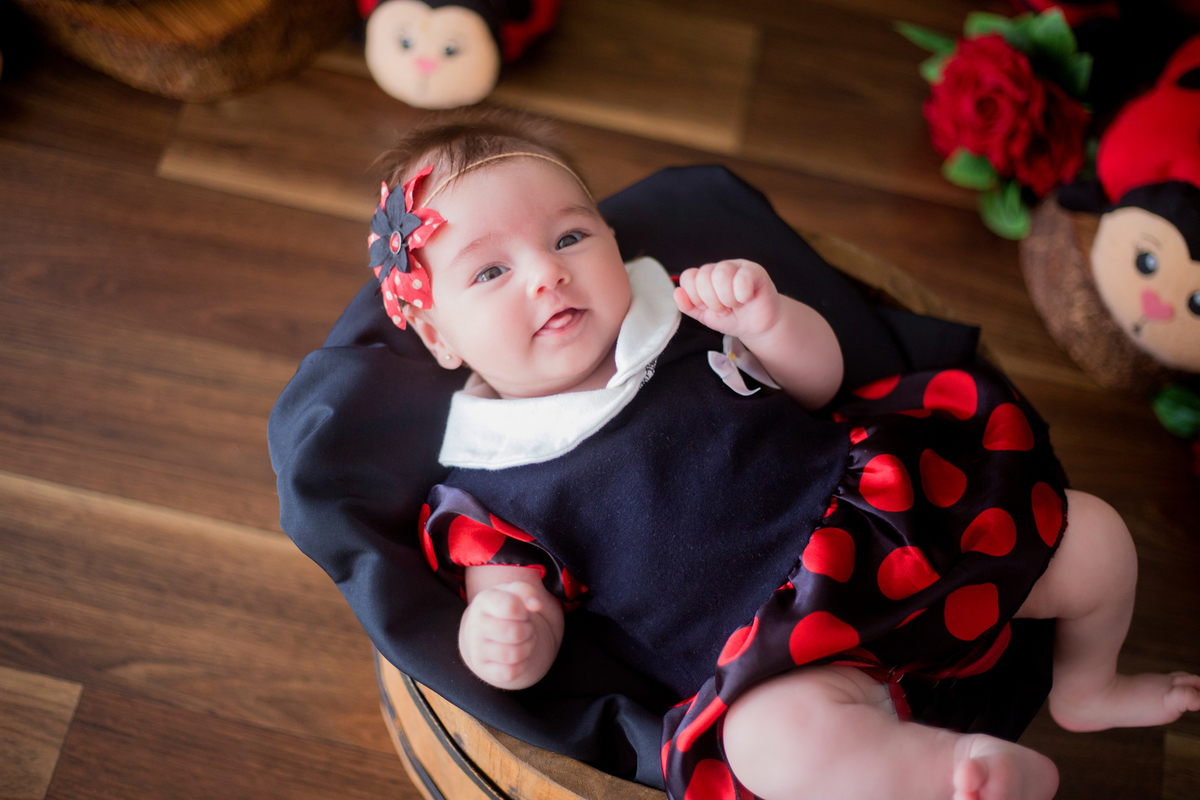 acompanhamento mensal de bebe caxias do sul figurino cenario tematico  personagem foto infantil serra gaucha fotografia familia mundo azul rosa ensaio fotografico crianca newborn baby menino menina smash the cake esmague o bolo banheira joaninha