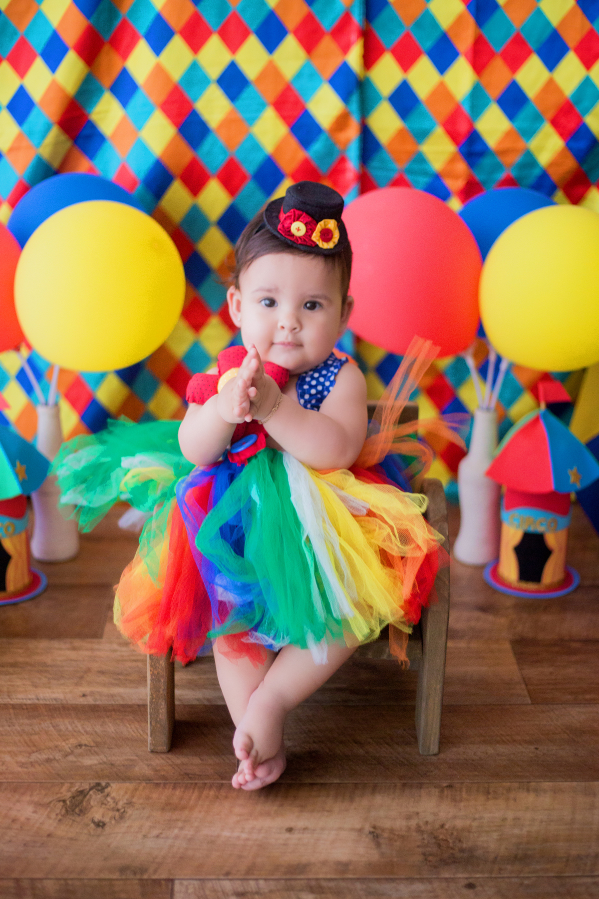 acompanhamento mensal de bebe caxias do sul figurino cenario tematico  personagem foto infantil serra gaucha fotografia familia mundo azul rosa ensaio fotografico crianca newborn baby menino menina smash the cake esmague o bolo banheira circo palhaço