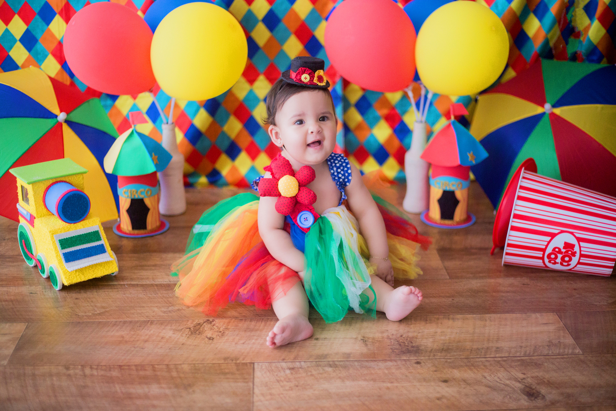 acompanhamento mensal de bebe caxias do sul figurino cenario tematico  personagem foto infantil serra gaucha fotografia familia mundo azul rosa ensaio fotografico crianca newborn baby menino menina smash the cake esmague o bolo banheira circo palhaço