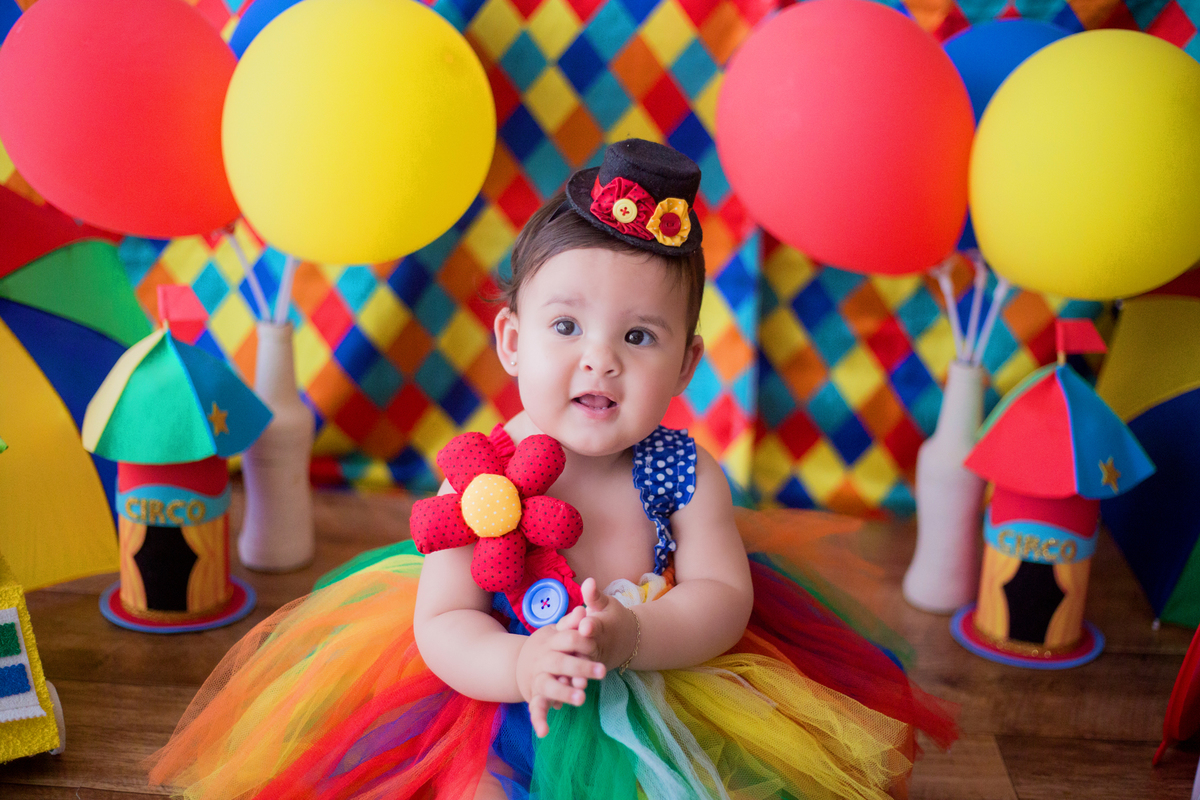 acompanhamento mensal de bebe caxias do sul figurino cenario tematico  personagem foto infantil serra gaucha fotografia familia mundo azul rosa ensaio fotografico crianca newborn baby menino menina smash the cake esmague o bolo banheira circo palhaço